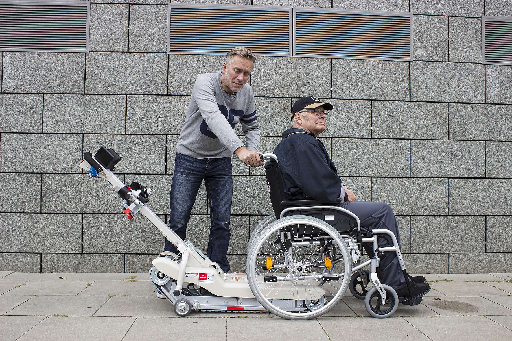 Monte-escalier mobile pour fauteuil roulant